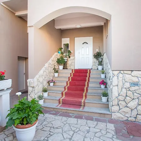 Aparthotel Valentina 3*