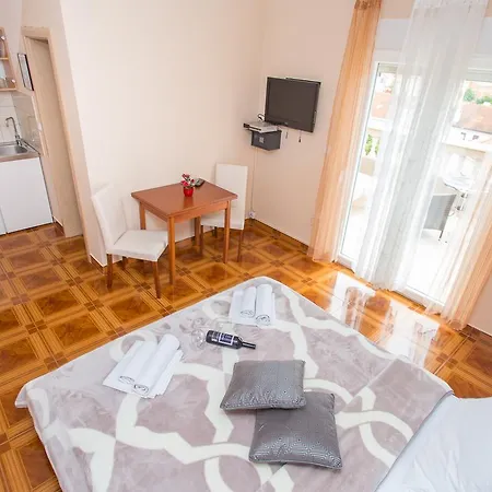 Aparthotel Valentina 3*