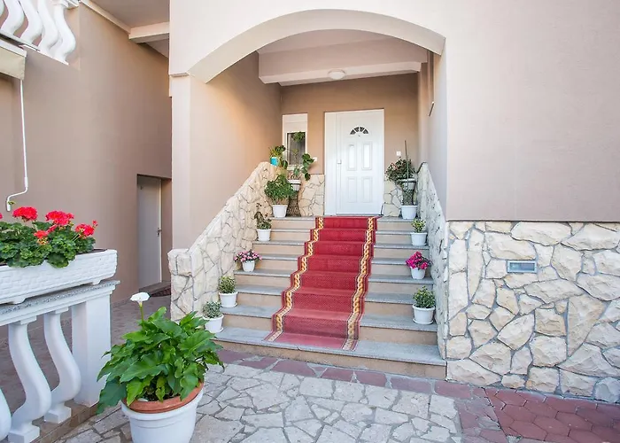 מלון דירות Valentina 3*