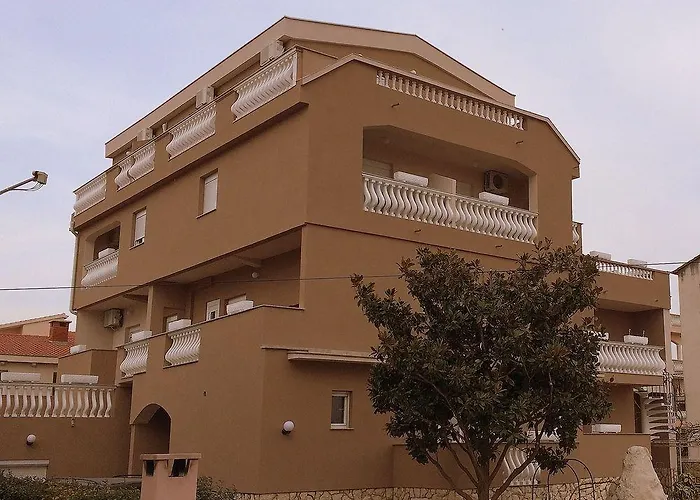 מלון דירות Valentina 3*