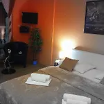 瓦伦缇纳别墅酒店