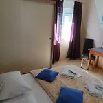 瓦伦缇纳别墅酒店 3*
